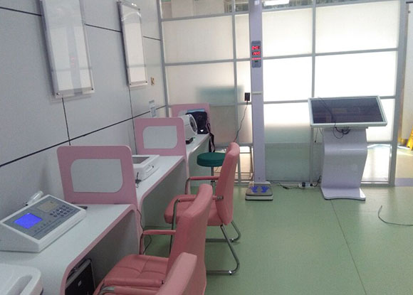 广西贺州市卫计局参观“健康小屋” 广西贺州市卫计局参观“健康小屋”